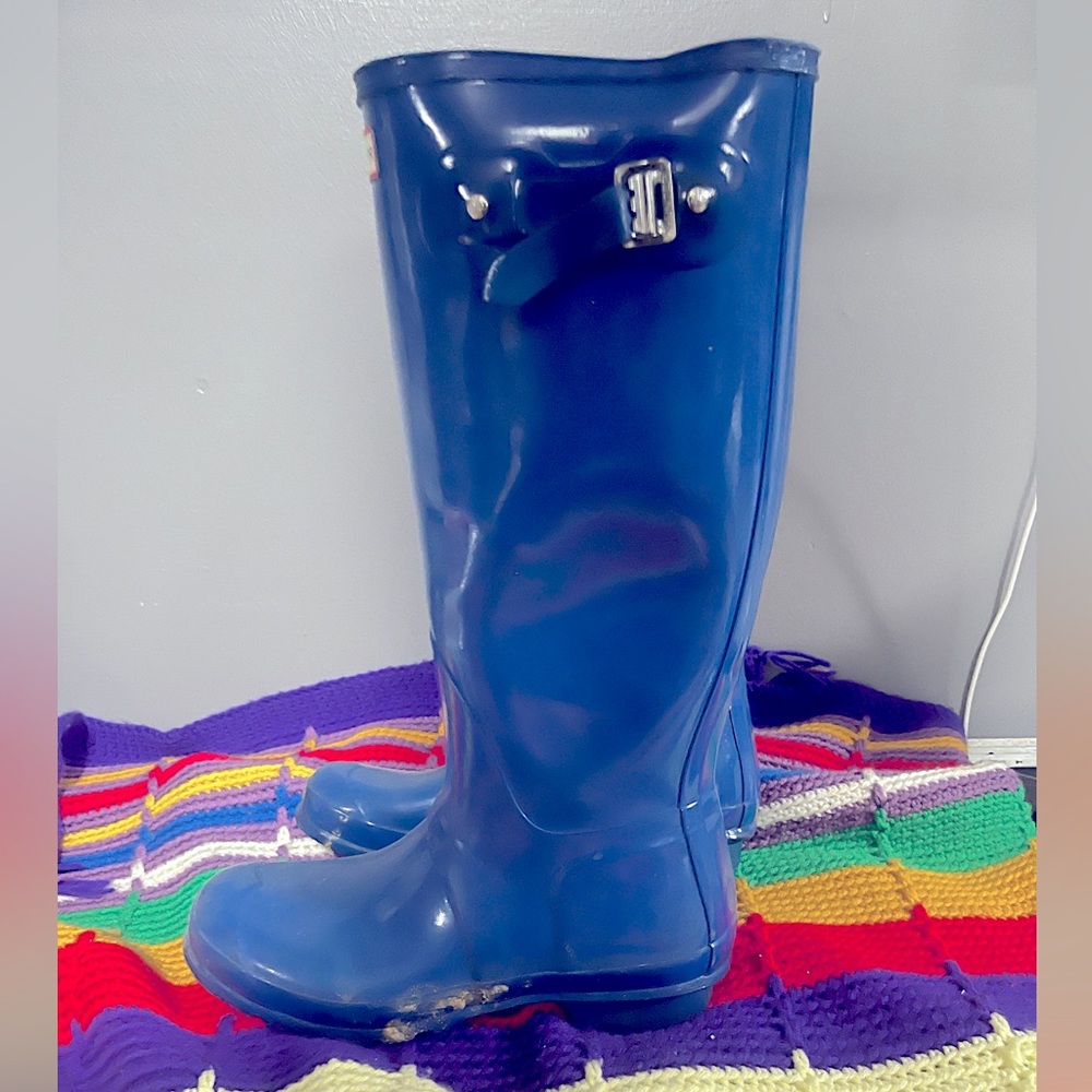 Slightly used in style and in season Hunter rain boots.. *NO BOX*